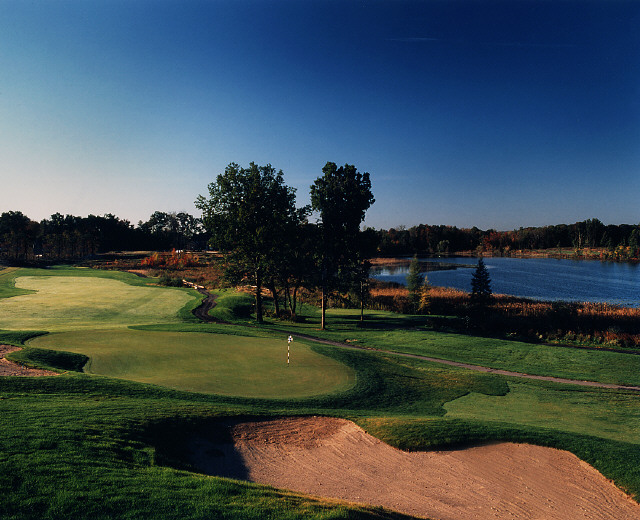 18 Beacon Hill Golf Club & Banquet Center